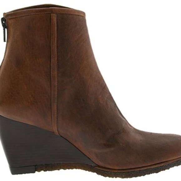 stuart weitzman wedge boots